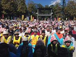 ５０００人が参加した国民集会＝９月27日、日比谷野外音楽堂