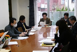 バスの基本政策について議論した関係者会議＝３月４日、東京・自交共済事務所