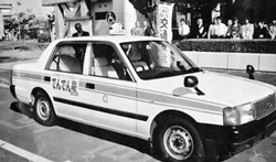 山形県三川町の委託を受け、ハイヤーセンター（自交総連山形地連同支部、鶴岡市）が運行しているデマンドタクシー「でんでん号」