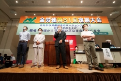 菊池書記長（一番右）は今期で幹事を退任＝７月29日、東京・砂防会館